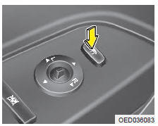 Pour rabattre un rétroviseur extérieur, appuyez sur le bouton.