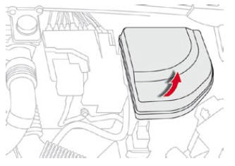 Fusibles dans le compartiment moteur